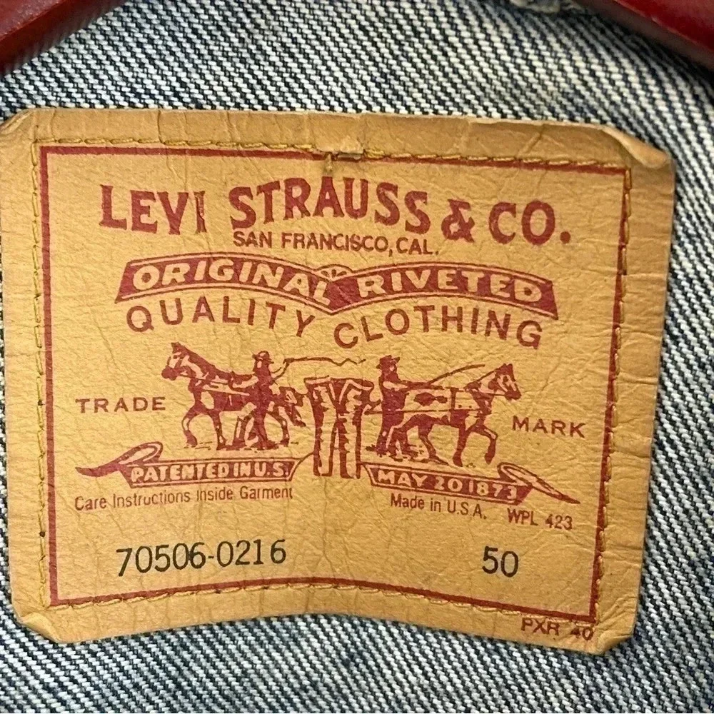 Vintage 1993 Levis Jean Jacket pocket details 8658